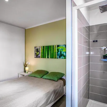 Holiday home In Les Avignon With Wifi